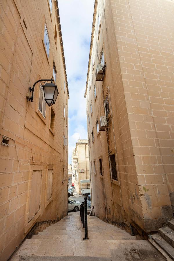 Designer Home With Comfy Sofa In Central Valletta By 360 Estates Eksteriør billede